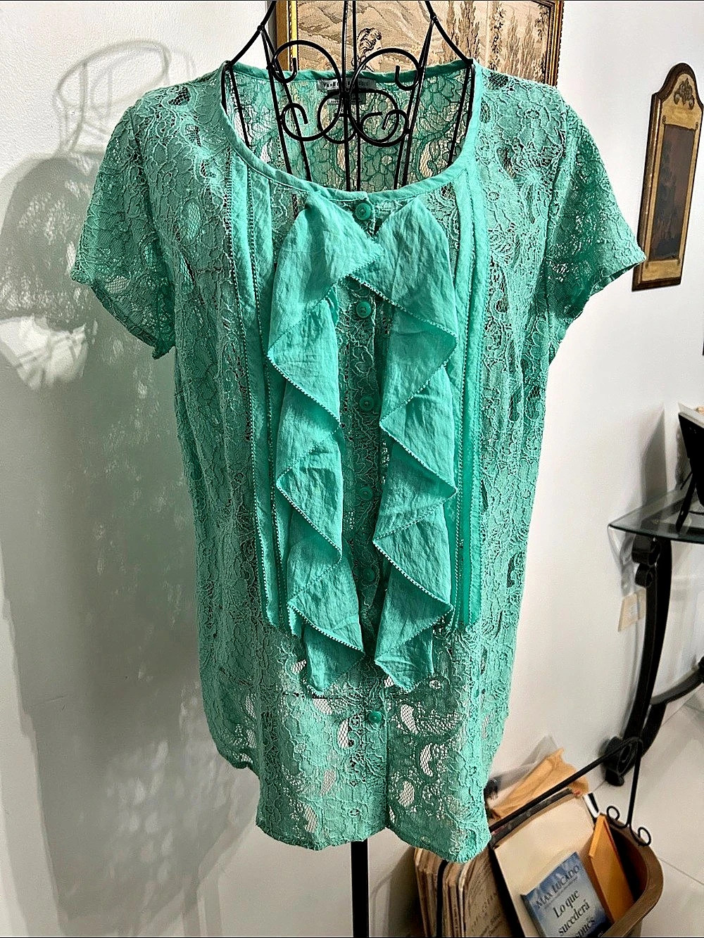 Van Heusen Studio Lace Ruffle Front Blouse in Green Size Large Like New